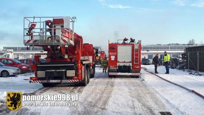 Pożar opon przy ul. Uczniowskiej w Gdańsku Letnicy 1.02.2021 r.