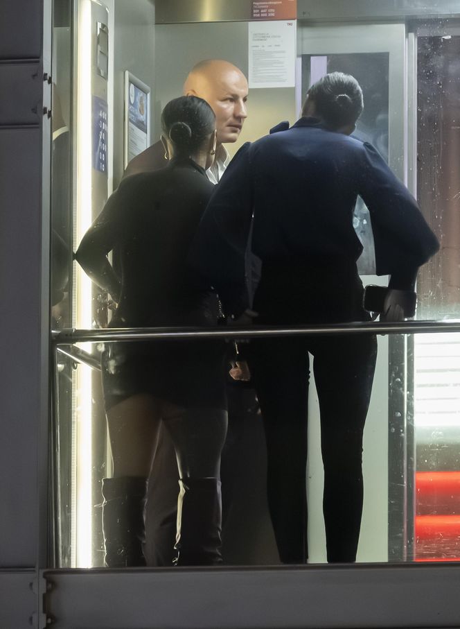 Artur Szpilka na sushi z najbliższymi po premierze filmu "Szpilka"