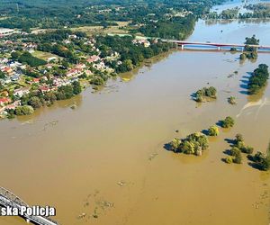 Powódź w Polsce. IMGW: najbardziej niepokojąca sytuacja w Krośnie Odrzańskim, w środę szczyt fali w Białej Górze