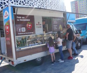 Festiwal Food Trucków w Olsztynie. Pod halą Urania można zjeść dania z kuchni całego świata [ZDJĘCIA]