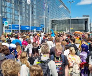 Pyrkon 2025. Tłumy uczestników przed MTP  