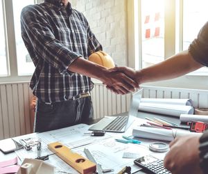 Umowa o zastępstwo inwestycyjne: powiernicza lub pełnomocnicza. Wzór umowy