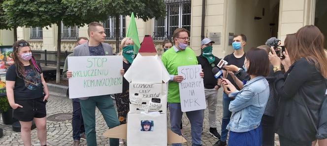 Protest przeciwko podwyżce cen biletów w MPK Wrocław