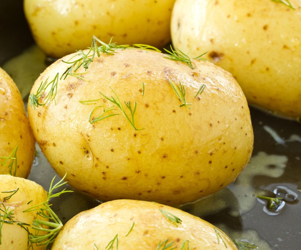 Niskokaloryczne i zdrowe. Młode ziemniaki mają tylko jedną wadę 