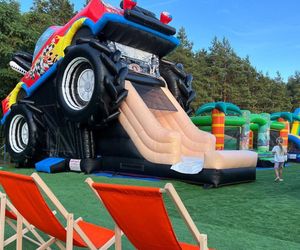 Nowa atrakcja dla dzieci pod Bydgoszczą. Na plaży w Pieczyskach wyrośnie park dmuchańców! Kiedy otwarcie? 
