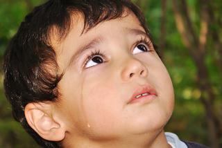Metody na uspokojenie płaczącego dziecka [WIDEO]