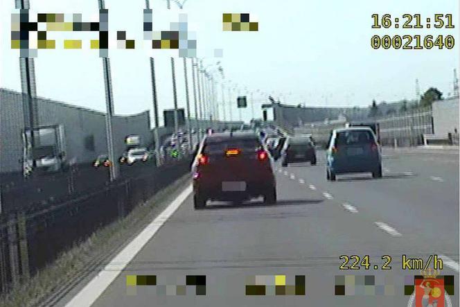 Kierowca mitsubishi uciekał przed policją