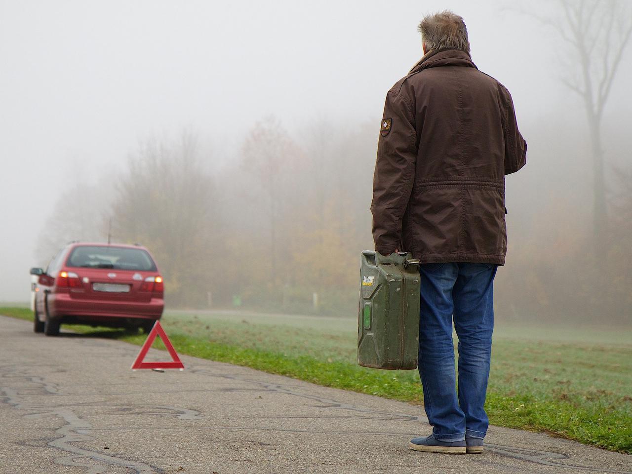 Ukradli tablice rejestracyjne, paliwo i alkohol. Wpadki w ręce mundurowych