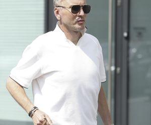Krzysztof Gojdź przyłapany na wizycie w klinice. Tak wygląda po liftingu twarzy