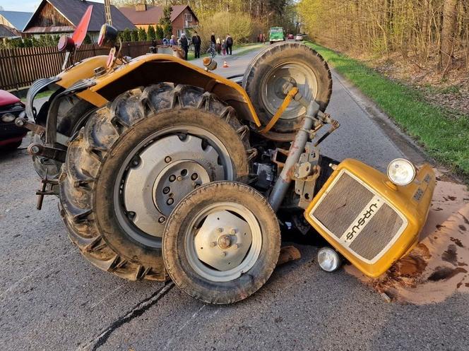 Traktor wykręcony na drugą stronę. Musisz zobaczyć, jak ze zderzenia wyszedł golf 