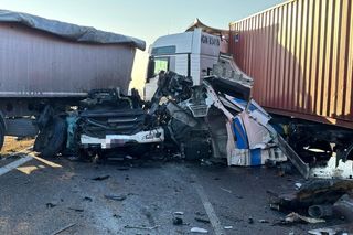 Groźny wypadek dwóch ciężarówek na S7