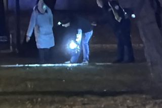 Koszmarny finał Mikołajek w Grodzisku Mazowieckim. Wykrwawiał się na środku ulicy, chwilę wcześniej został dźgnięty nożem