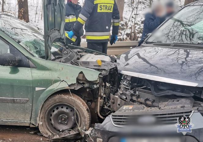 Wypadek w powiecie wałbrzyskim. 34-latek miał ponad 2 promile! Samochody kompletnie zniszczone [ZDJĘCIA]
