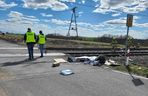 Bus wjechał pod pociąg! 29-letni kierowca nie miał szans [ZDJĘCIA]