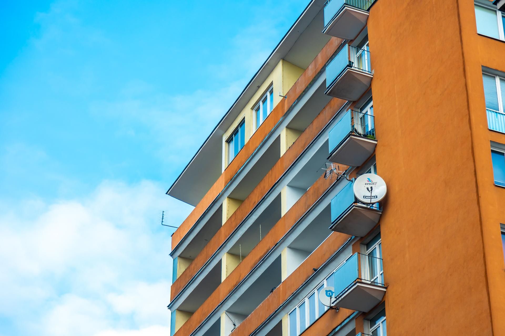 Blok na Madalińskiego 57 w Warszawie