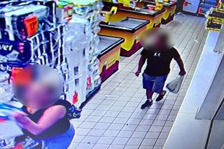 Świętochłowice: obrabowali sklep i kopali ochroniarza. Policja zatrzymała sprawców z pomocą... mediów społecznościowych