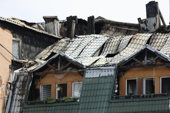 Blok przy ul. Powstańców w Ząbkach po pożarze