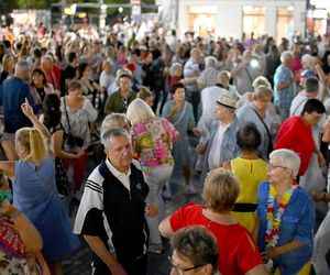 Gorące rytmy na zakończenie lata. Karnawałowy finał Roztańczonego Wyspiańskiego w Katowicach
