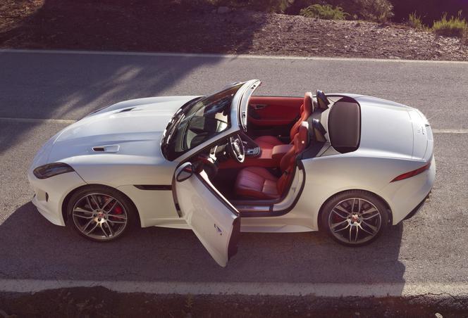 Jaguar F-Type R AWD