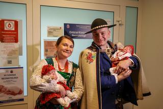 Dwójka z czwaraczków, które urodziły się w Szpitalu Uniwersyteckim została wypisana do domu