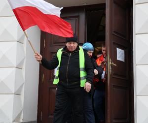 Protest rolników 20 marca przed Lubelskim Urzędem Wojewódzkim w Lublinie