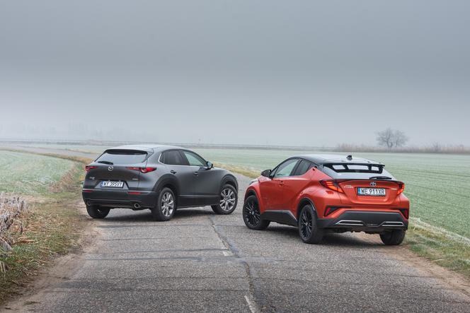 Toyota C-HR 2.0 Hybrid Dynamic Force 184 KM e-CVT vs Mazda CX-30 Skyactiv-X 180 KM 6MT AWD