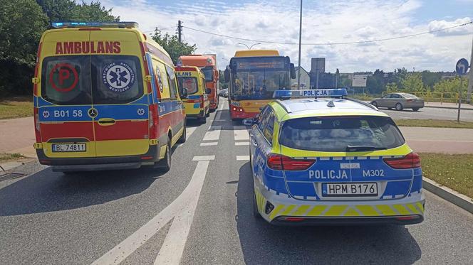 Gwałtowne hamowanie autobusu w Łomży! Dwie kobiety zostały zabrane do szpitala ZDJĘCIA