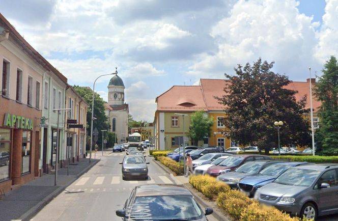 To najdalej wysunięte na wschód miasto województwa dolnośląskiego. Co łączy je z Bramą Brandenburską? 