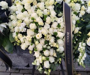 Grób 16-letniego Szymona utonął w kwiatach
