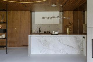 Dom stworzony do relaksu. Wnętrze przypomina elegancki jacht