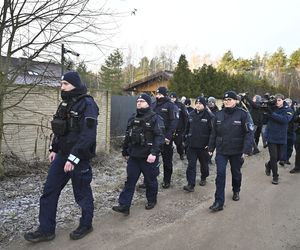 Policjanci pojawili o świcie przed domem Zbiginewa Ziobro w Jeruzalu (woj. łódzkie). Mieli doprowadzić go na przesłuchanie przed sejmową komisję śledczą ds. Pegasusa. Polityka nie było na miejscu