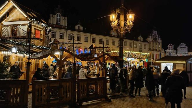 Tłumy na otwarciu Jarmarku Bożonarodzeniowego 2023 we Wrocławiu. Zobacz zdjęcia!