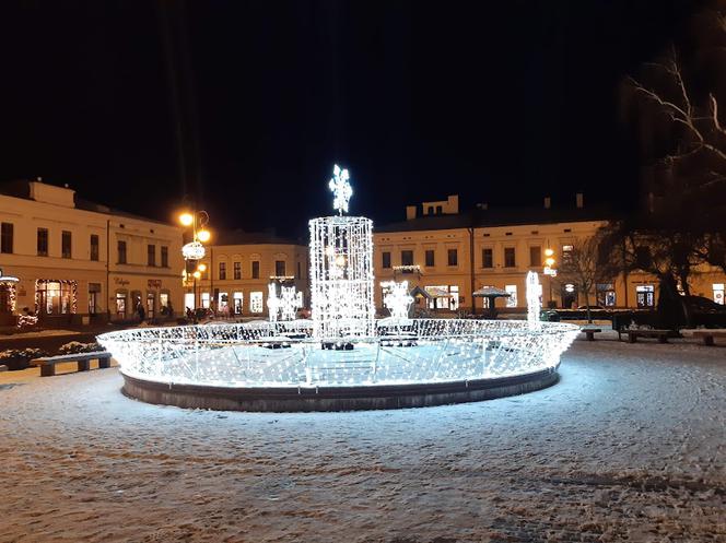 Nowy Sącz zmienił się na święta. Jest kolorowo i bajkowo 
