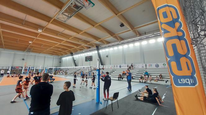 Prawie 100 młodych siatkarzy uczestniczyło w świątecznym „Turnieju Czwórek Joker Cup”