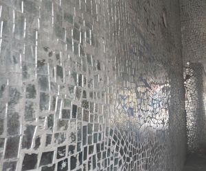 Bydgoszczanka w stolicy stworzyła palmę, a w Bydgoszczy magiczną lustrzaną bramę. Jak po latach wygląda ta instalacja? 