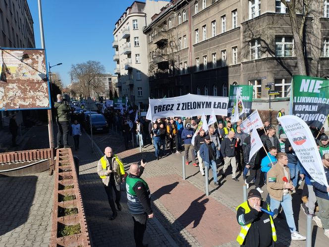 Górnicy protestowali pod ministerstwem przemysłu w Katowicach przeciwko likwidacji KWK Bielszowice