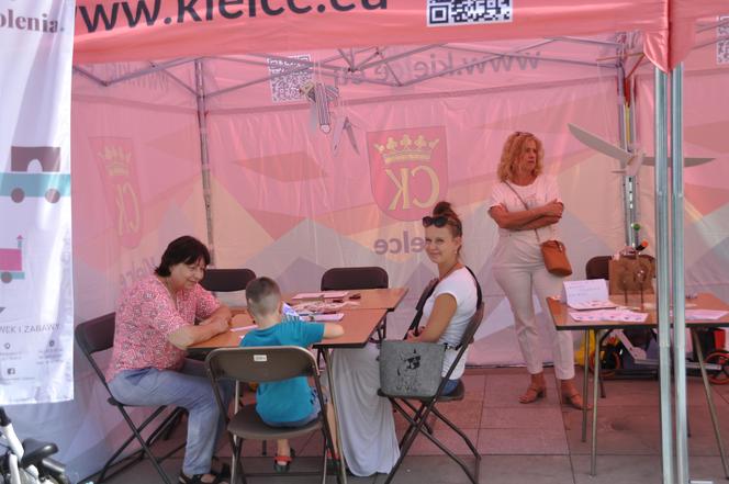 Rzemieślniczy Bazar w Kielcach. Były stoiska handlowe oraz atrakcje