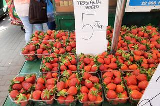 Ceny truskawek na targu w Rzeszowie. Jest dużo taniej
