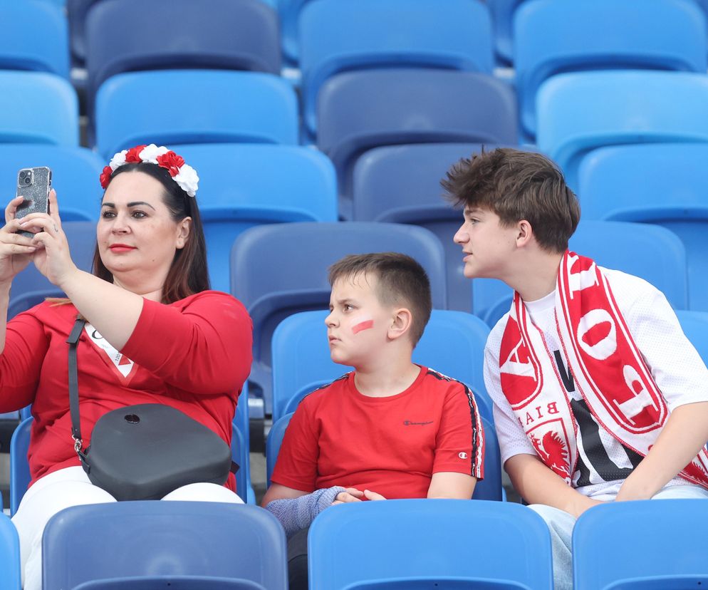Kibice na meczu Polska-Mołdawia na Stadionie Śląskim