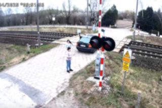Auto zepsuło się na torach! Liczyły się sekundy