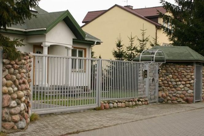 Jakie ogrodzenie? Z drewna, klinkieru czy kamienia...