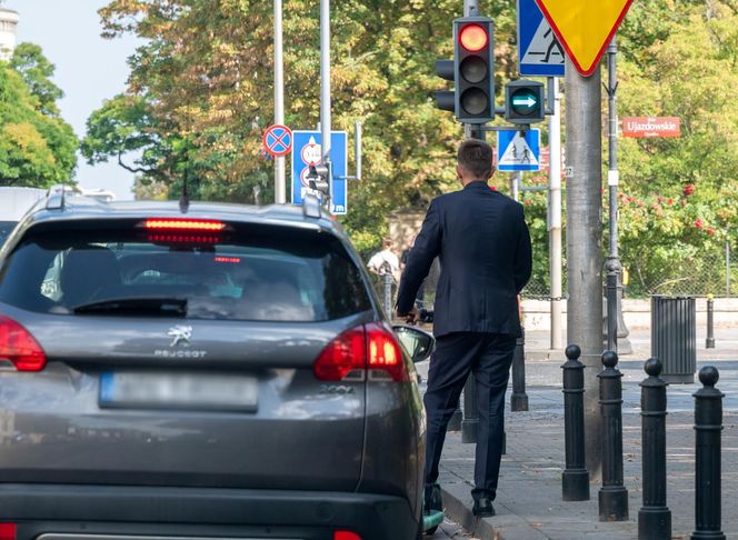 Ryszard Petru na hulajnodze
