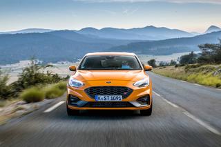 Tak brzmi nowy Ford Focus ST. Posłuchaj i zobacz, jak jeździ po zapomnianej drodze w Portugalii - WIDEO