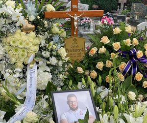 Przejmujący widok na grobie Jakuba Pracharczyka. 20-latek zginął w katastrofie awionetki