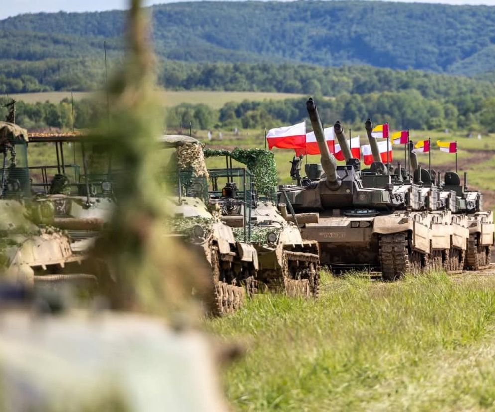 Leopardy z klatkami przeciwdronowymi i polskie K2 na poligonie