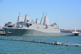 Pożar na okręcie USS New Orleans. Opanowano go po 12 godzinach