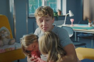 M jak miłość odc. 1834. Kacper (Bartosz Ziewiec) i jego siostry (Natalia i Nadia Witkowskie)