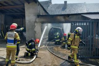 Pożar pod Kędzierzynem-Koźlem. W środku butle z gazem! Poparzony właściciel domu [ZDJĘCIA]