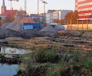 Fundamenty dawnych kamienic przy ul. Św. Floriana