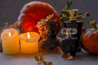Perfumy na jesień. Trzy flakoniki o zapachu, który otuli zmysły niczym kaszmirowy koc